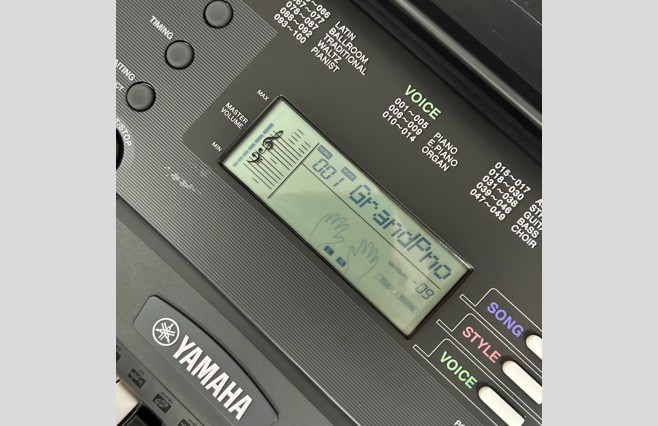 Yamaha EZ-220 Keyboard, Used (SN:BBAO01051) - Image 6